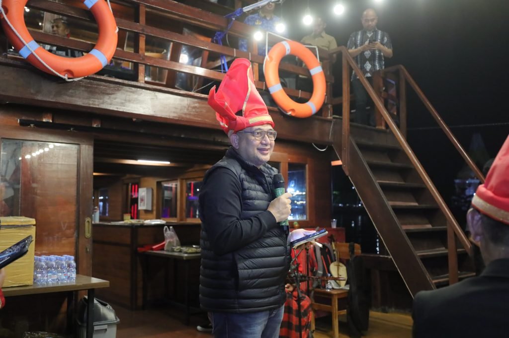 Wali Kota Makassar Sambut Delegasi ACRS 2025 dengan Jamuan Budaya di Atas Kapal Pinisi