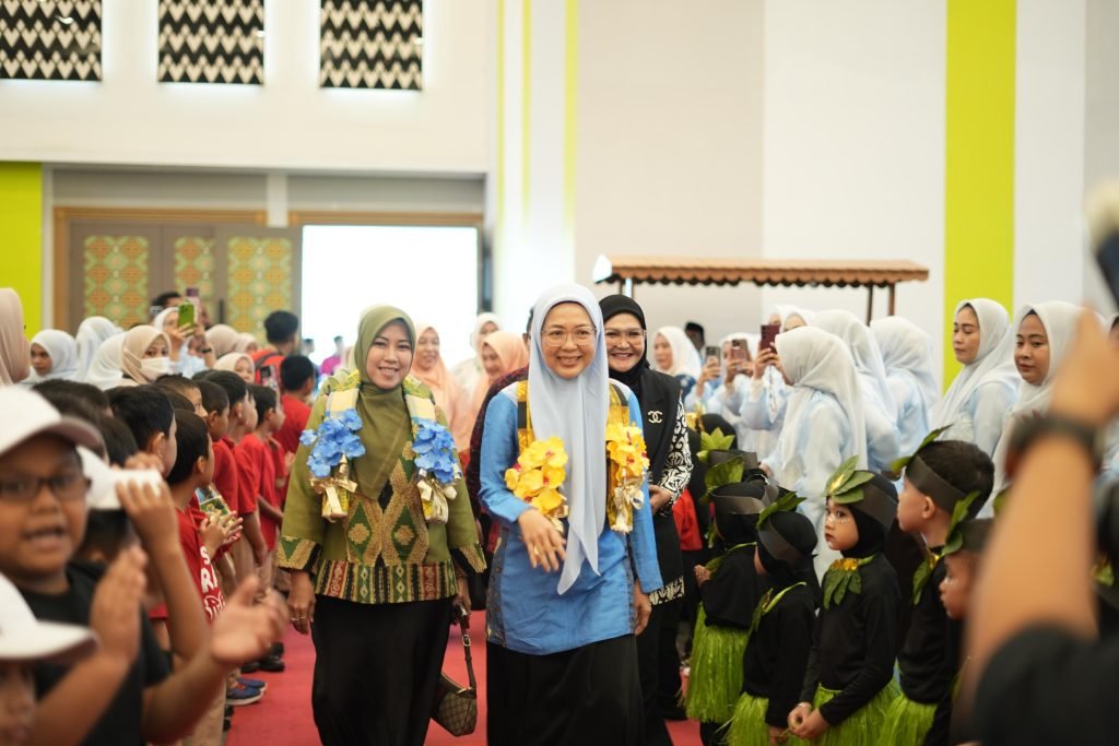 Tekankan Pentingnya Kolaborasi Orang Tua dan Sekolah, Melinda Aksa Hadiri Milad ke-23 Yayasan Rahmatul Asri
