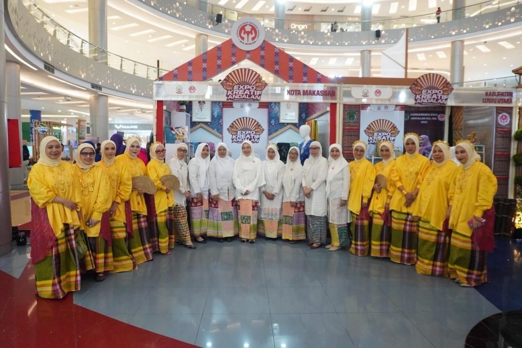 Dekranasda Makassar Angkat Keelokan Baju Bodo di Parade Wastra Expo Kreatif Andalan 2025