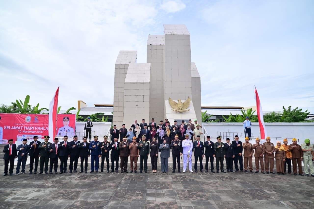 Fatmawati Rusdi Pimpin Upacara dan Ziarah di Taman Makam Pahlawan Dalam Rangka Peringatan Hari Pahlawan