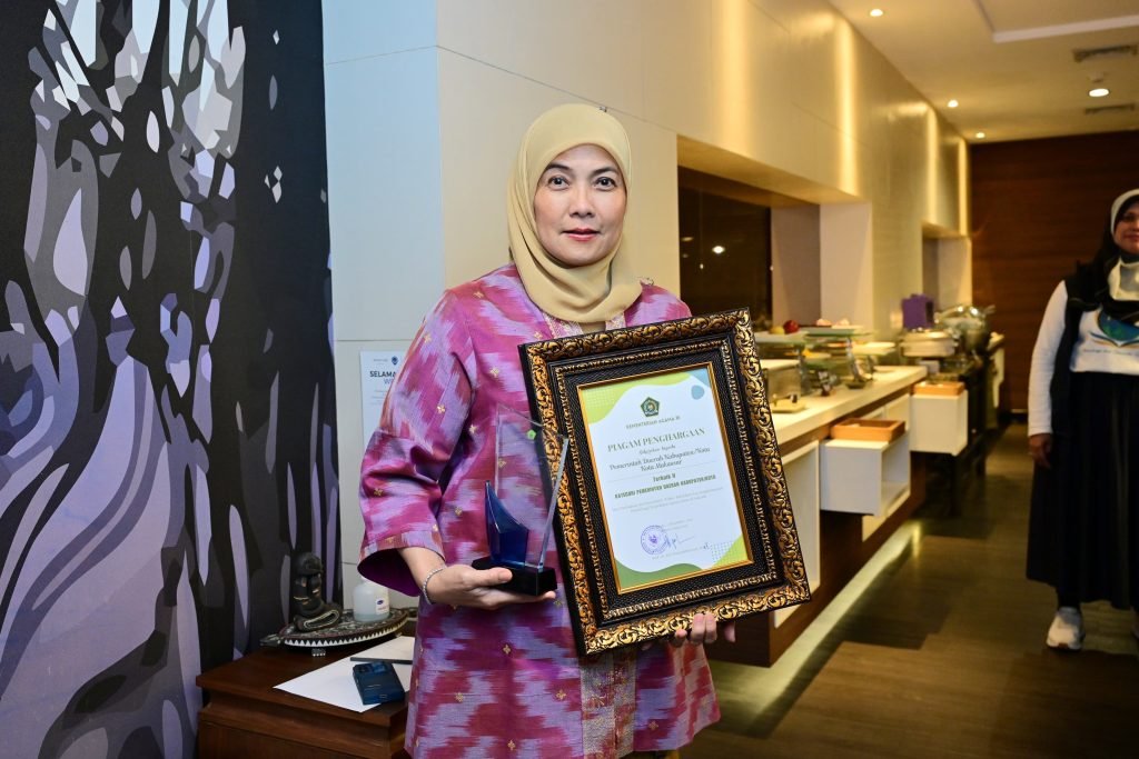 Bukti Dedikasi pada Pendidikan Agama Islam, Makassar Terima Prestasi Tanda Cinta PAI 2025