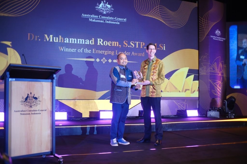 Alumni Australia Asal Makassar, Dr. Muhammad Roem Raih Emerging Leader Award dari Pemerintah Australia