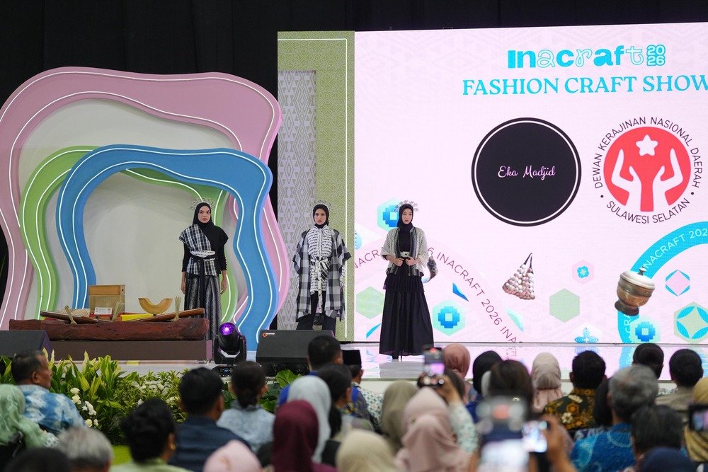 Wastra Lontara Bugis–Makassar Karya Desainer Sulsel Tembus Pembukaan INACRAFT 2026
