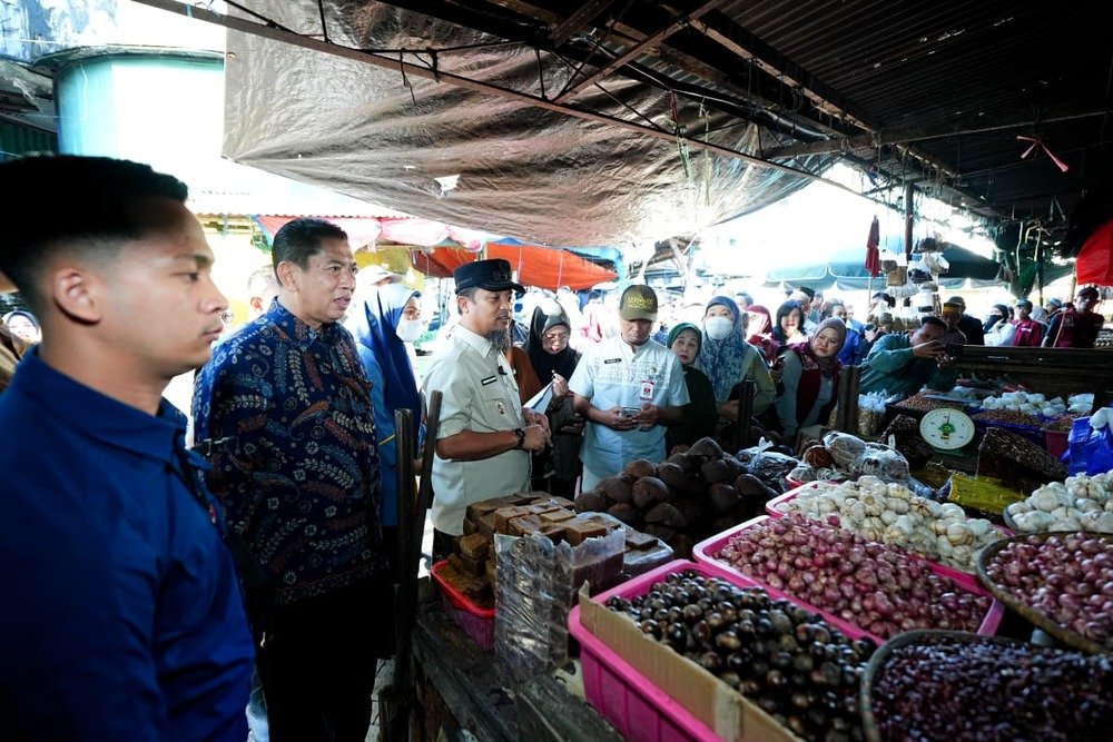 Gubernur Sulsel Andi Sudirman Sulaiman Pastikan Harga Pangan Terkendali di Awal Ramadan