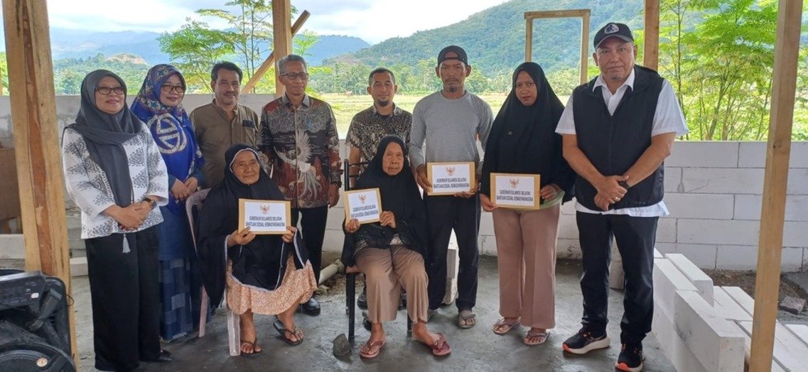Empat Rumah Terbakar di Bua, Pemprov Sulsel Salurkan Bantuan Rp15 Juta per KK
