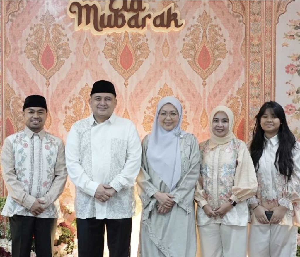 Munafri Arifuddin dan Melinda Aksa Sambut Warga di Open House Singkat Idulfitri