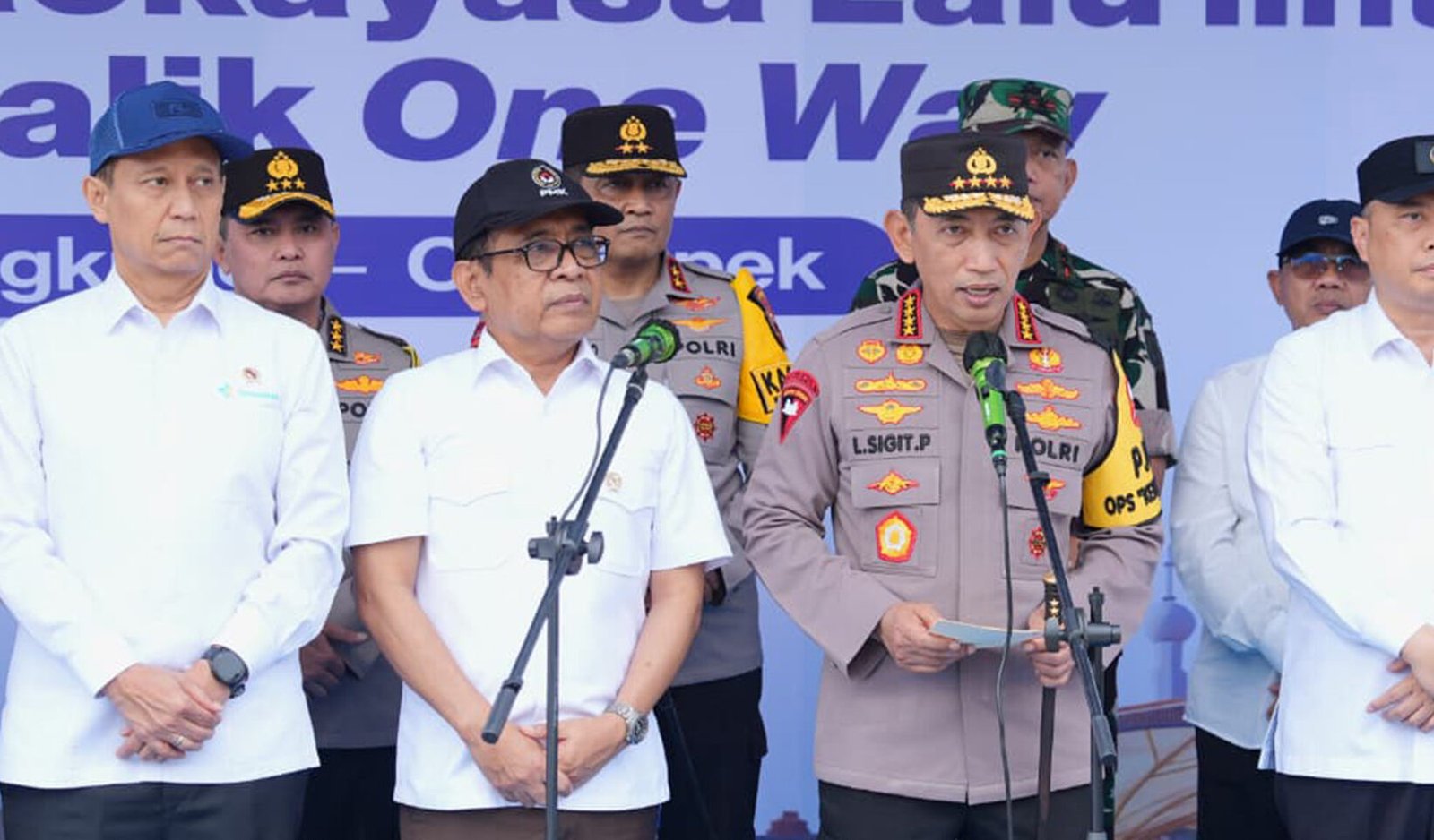 Puncak Arus Balik Lebaran, Kapolri Pimpin Flag Off One Way Nasional Di KM 414 Tol Kalikangkung