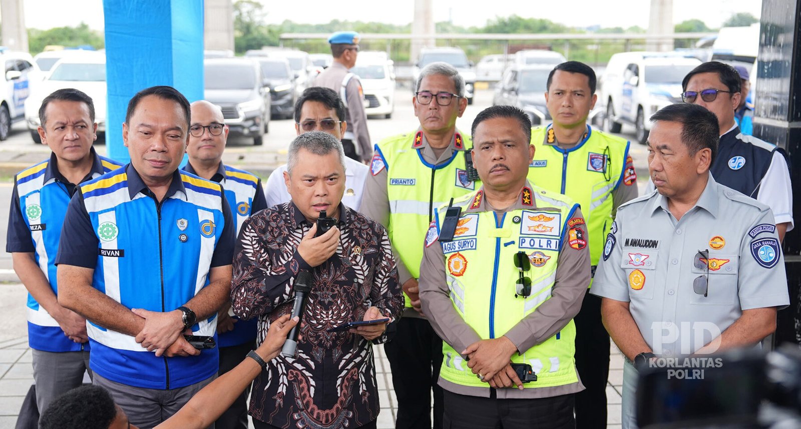 Momen Menhub Didampingi Kakorlantas Polri Buka One Way Tahap II Presisi KM 263⁠–KM 70