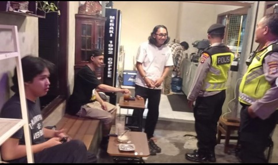 Patroli Lebaran, Polsek Ngampilan Sambangi Pusat Usaha Dan Ingatkan Kamtibmas