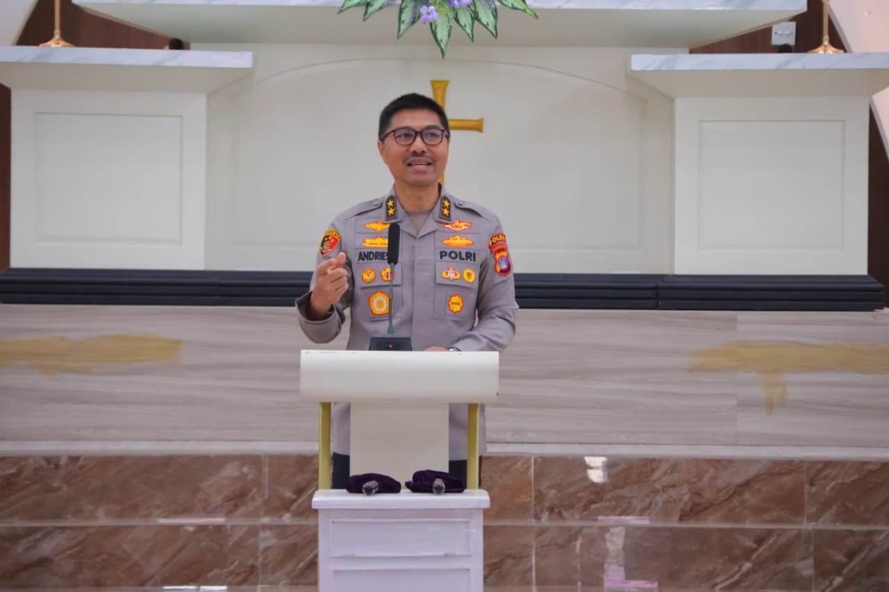 Tingkatkan Spiritual Personel, Wakapolda Kaltara Berikan Khotbah Di Gereja Oikumene Hosana