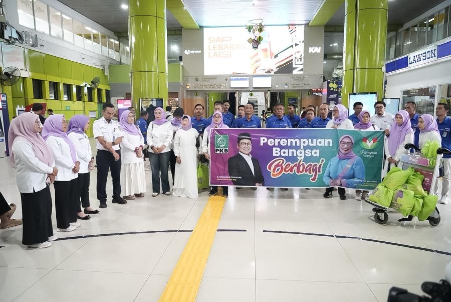 Tujuh Tahun Berbagi, Perempuan Bangsa Buktikan Kepedulian pada Porter