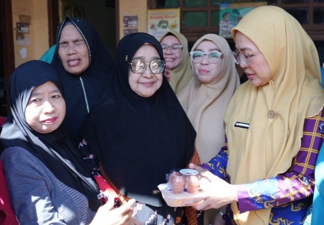 Tekankan Pentingnya Gizi dan Layanan Dasar Keluarga, Melinda Aksa Tinjau Posyandu ICD Nusa Indah