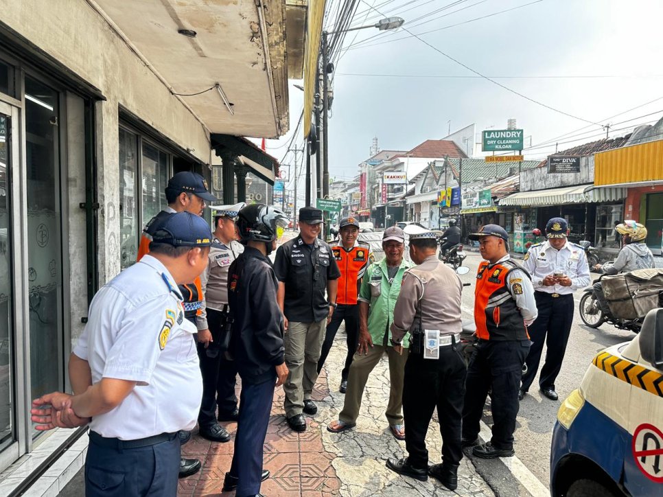 Satlantas Polresta Yogyakarta Tertibkan Parkir Liar Di Jalan Bhayangkara, Gandeng Dishub Beri Edukasi Jukir