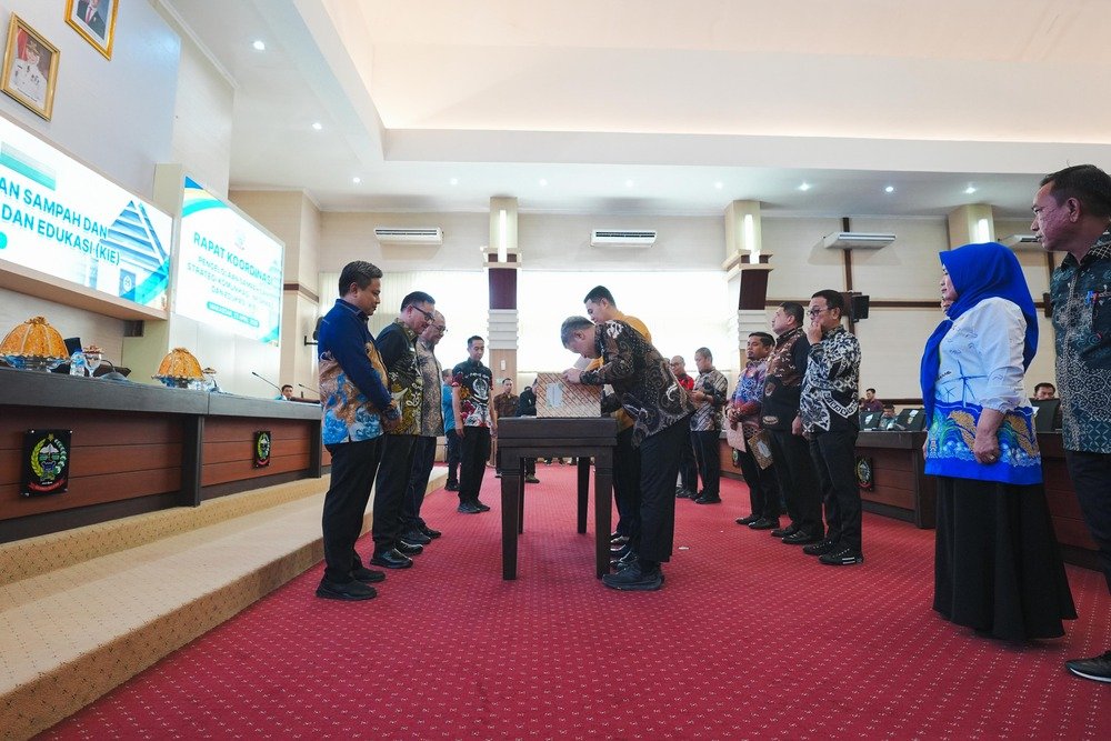 Sinergi Pusat-Daerah, Pemprov Sulsel Perkuat Komitmen Percepatan Pengelolaan Sampah