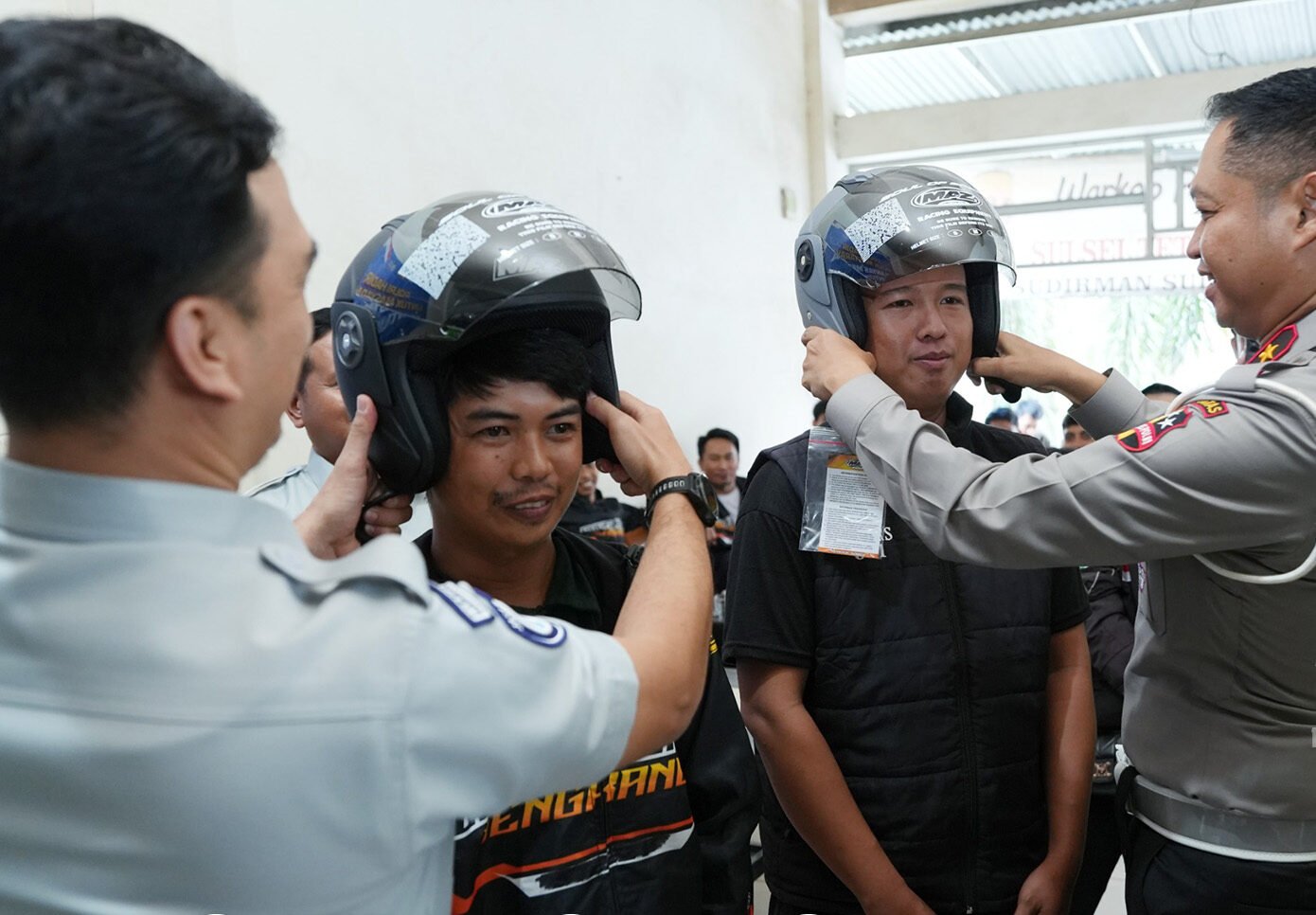 Gelar Program ‘Polantas Menyapa’ Di Wajo, Dirgakkum Korlantas Polri Rangkul Driver Ojol Jadi Mitra Kamtibmas