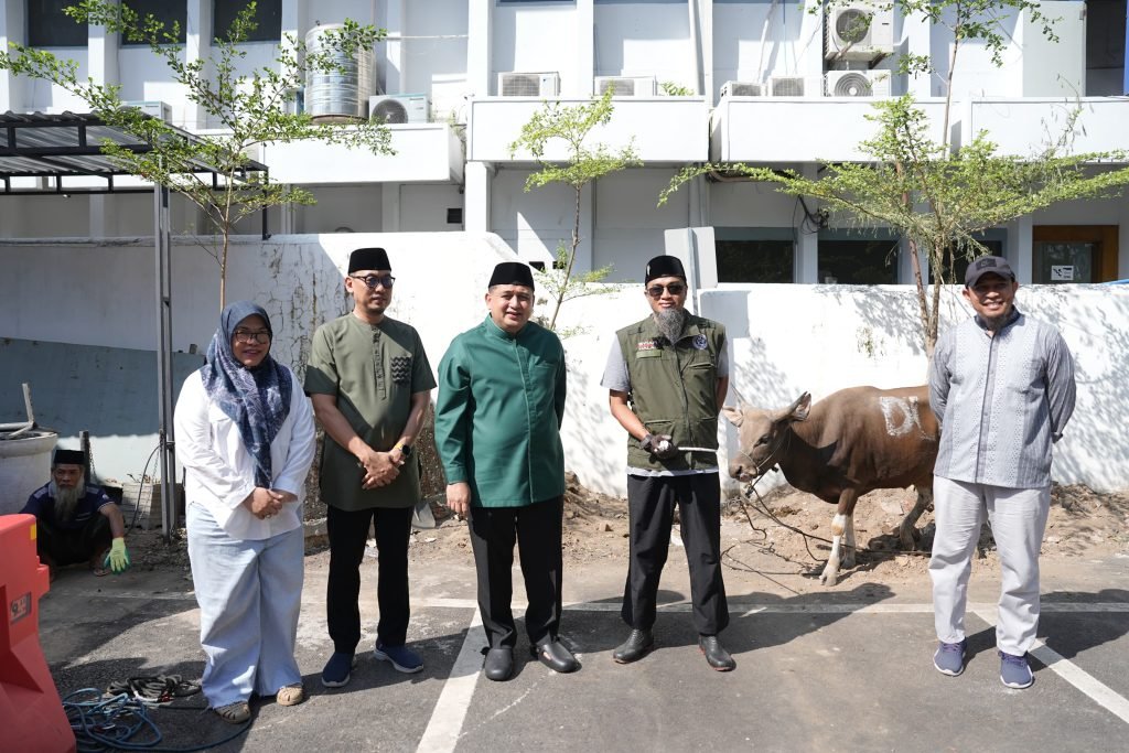 Daging Kurban Pemkot Makassar Disalurkan untuk Cleaning Service hingga Satpol PP
