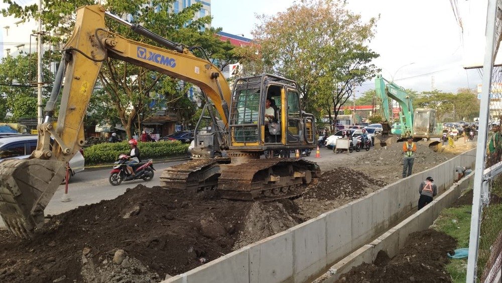 Jawab Keluhan Warga, Pemprov Sulsel Benahi Drainase Jalan Aroepala