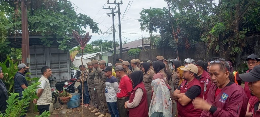 16 PKL di Barawajah Bongkar Mandiri, Pendekatan Humanis Camat Panakkukang Berbuah Hasil