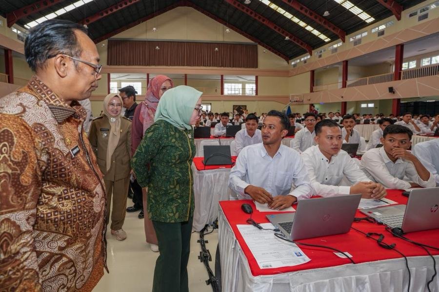 Wamenkop Farida Dorong Koperasi Ponpes Al Firdaus Masuk ke Sektor Produksi dan Distribusi