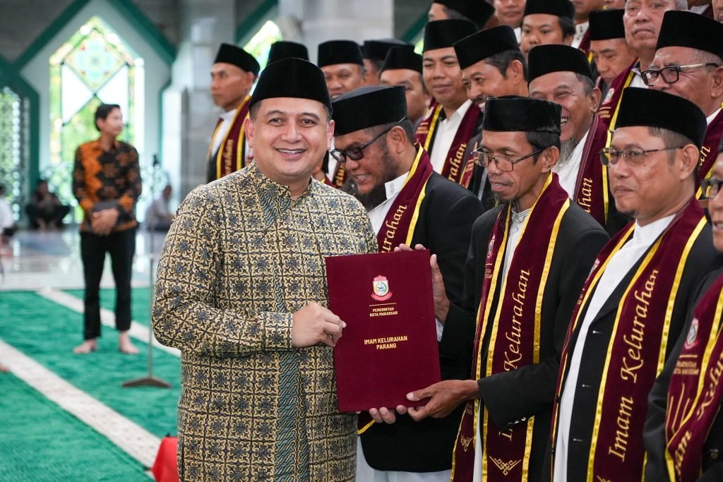 Akan Dapat Insentif dan Perlindungan BPJS Ketenagakerjaan, Munafri Lantik 153 Imam Kelurahan