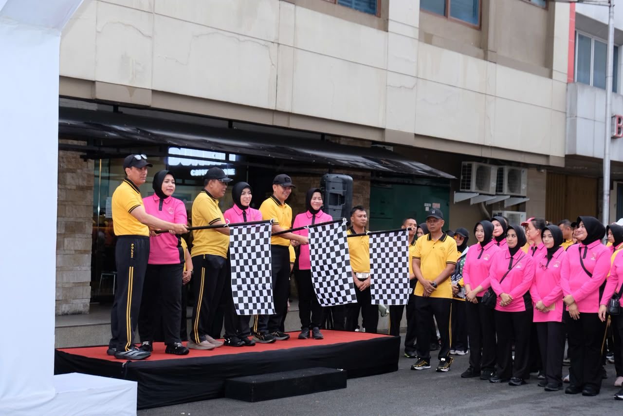 Olahraga Bersama Dan Car Free Day Polda Kalbar Semarakkan Peringatan Ke-80 Hari Bhayangkara