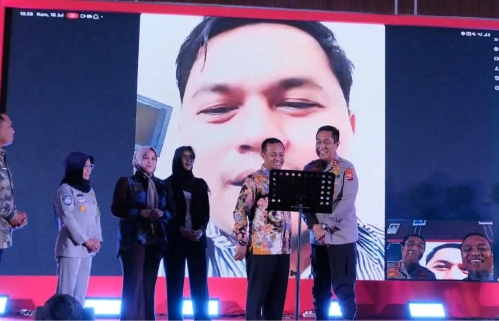 Pemenang Umrah Gebyar Pendapatan Sulsel, Andi Sudirman Umumkan  Lewat Panggilan Video