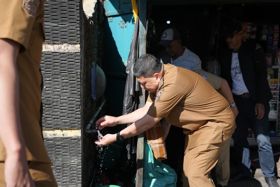 Pastikan Air PDAM Mengalir, Munafri Sidak Permukiman Warga di Makassar Utara