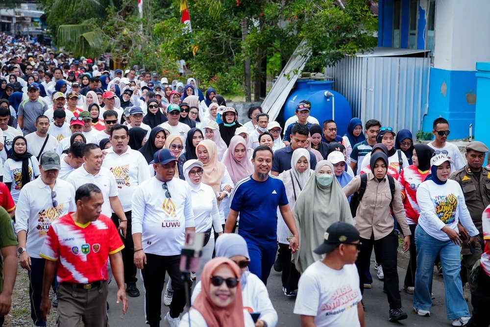 Jalan Sehat Anti Mager Bersama Gubernur Sulsel Peringati 67 Tahun Kabupaten Luwu