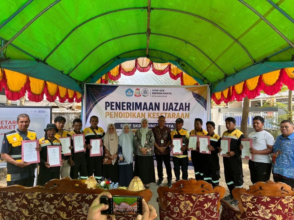 Pemkot Makassar Perluas Akses Pendidikan, 108 Warga Terima Ijazah Kesetaraan
