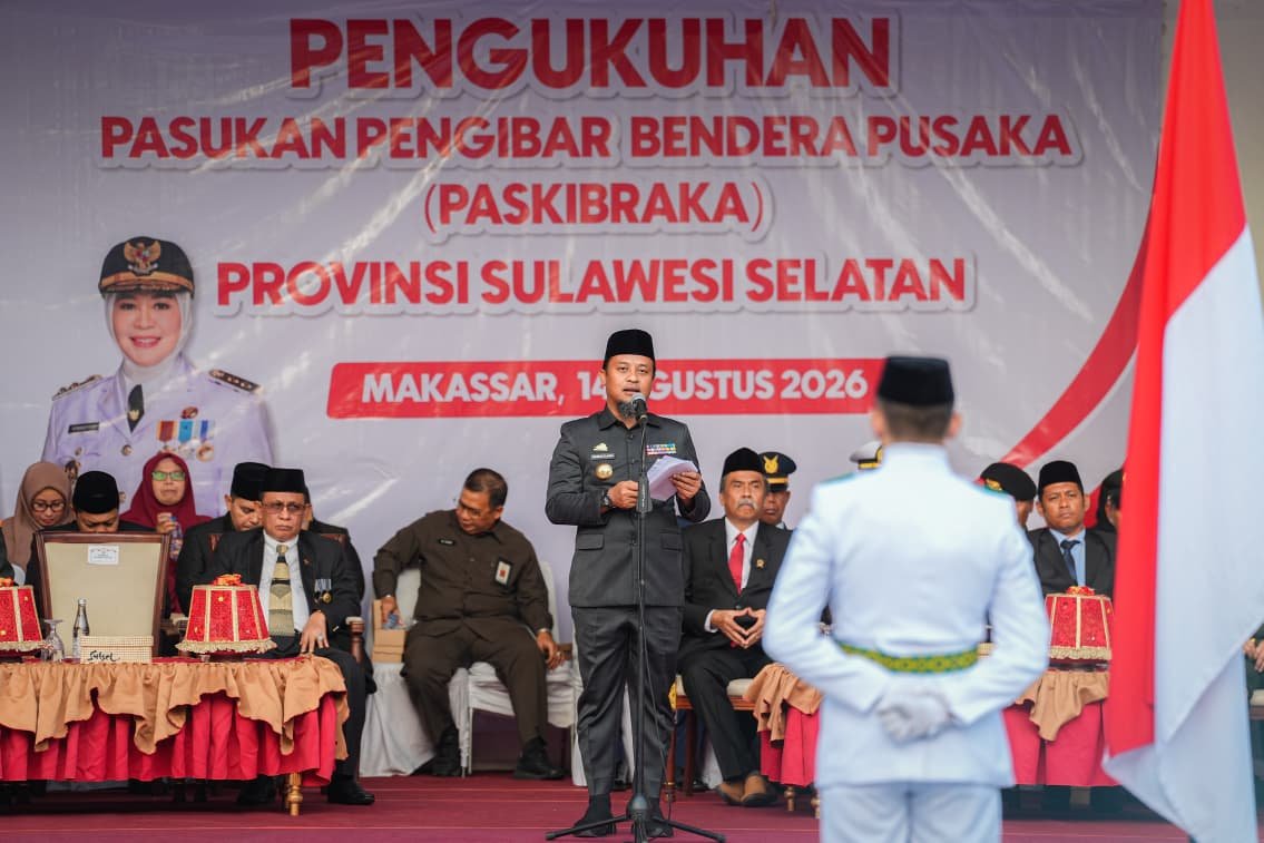 Siap Kibarkan Sang Merah Putih, Gubernur Andi Sudirman Kukuhkan 73 Paskibraka Sulsel