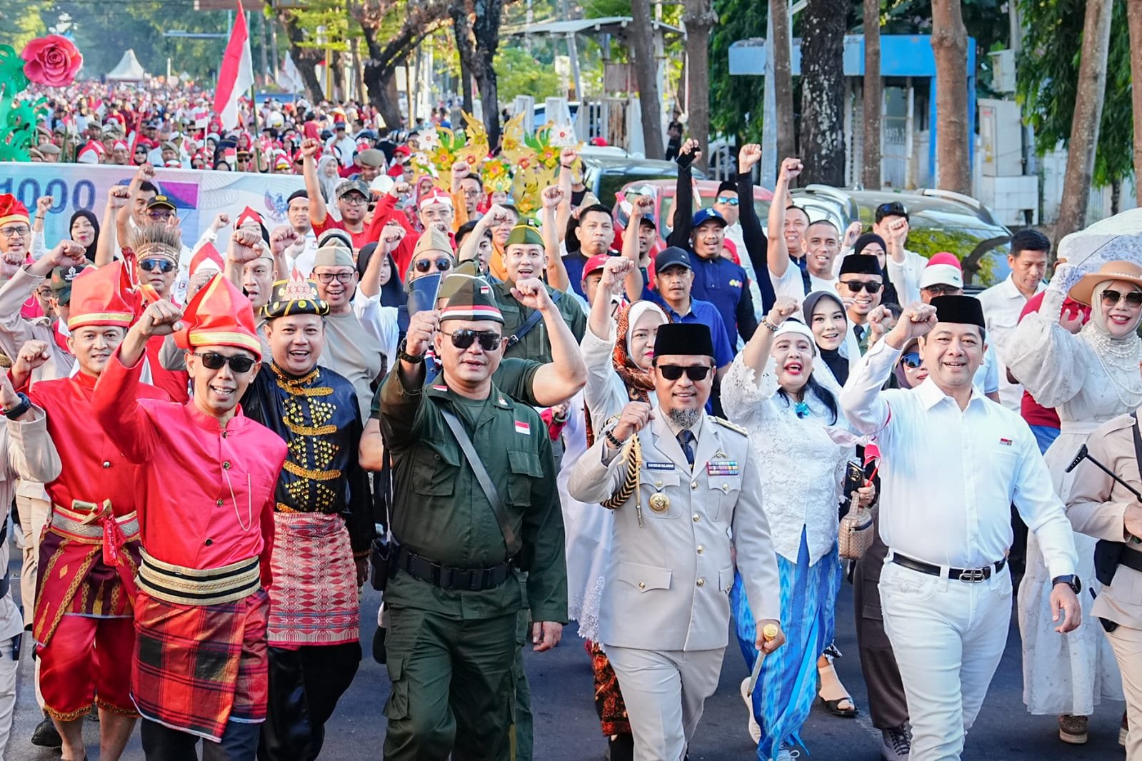 Gubernur Andi Sudirman Pimpin Kirab Kemerdekaan di Makassar, Tampil ala Bung Karno