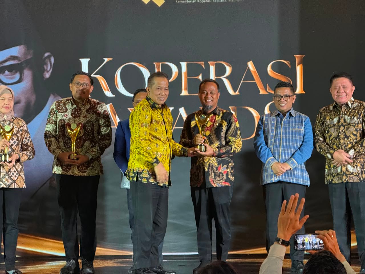 Koperasi Awards 2026, Gubernur Sulsel Raih Bakti Koperasi Nayaka Mahambara