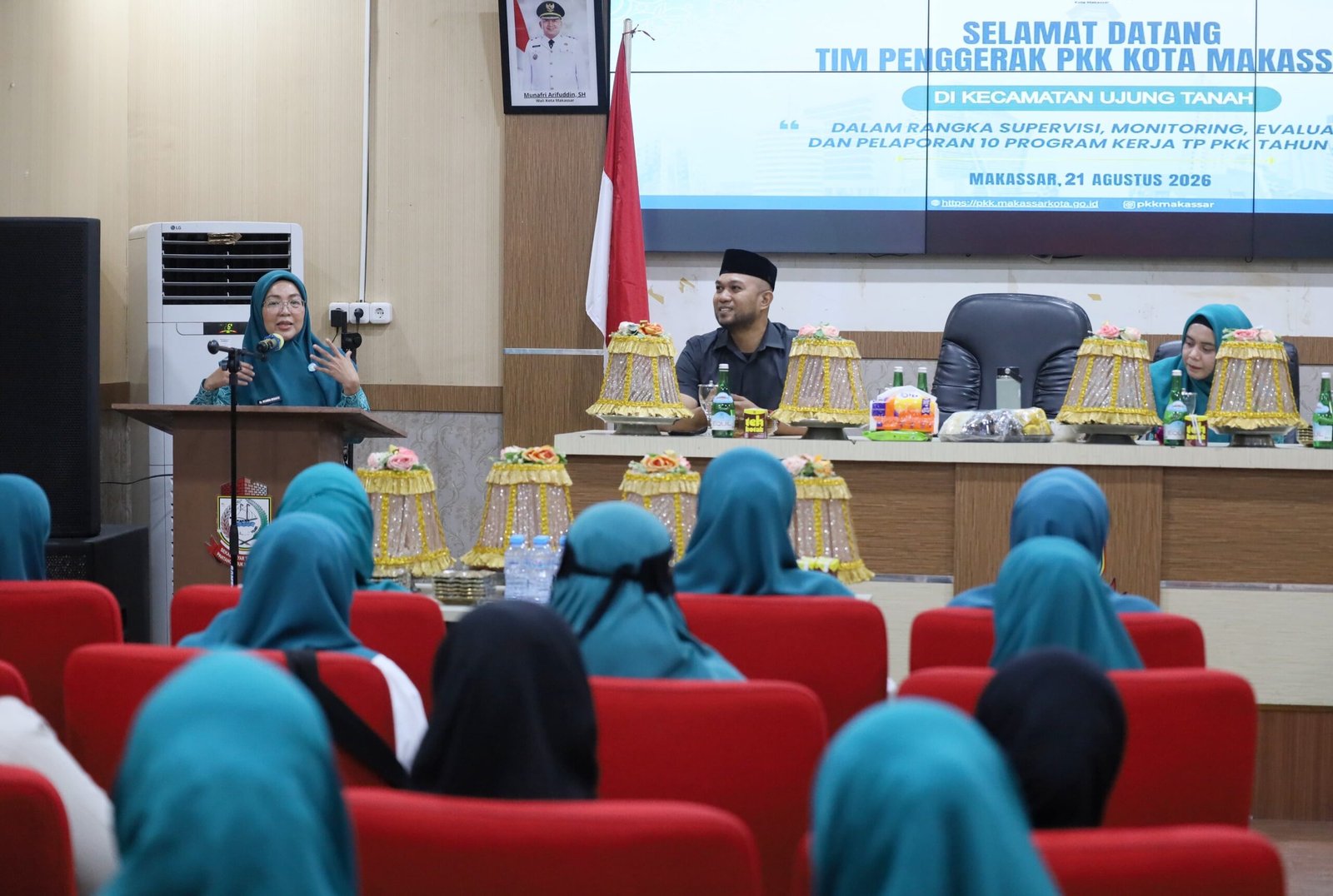 Ketua TP PKK Makassar Puji Kinerja Kader dan Pemcam Ujung Tanah