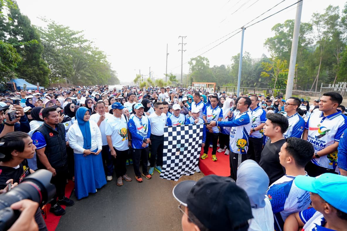 Gubernur Andi Sudirman Lepas Ribuan Peserta Jalan Sehat Anti Mager di Sorowako