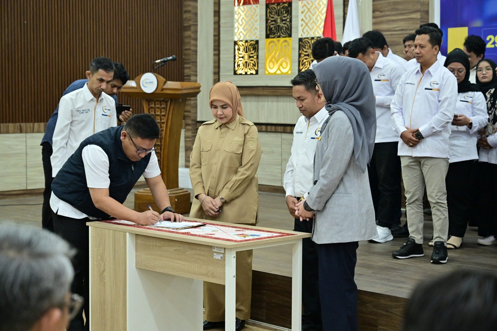 Perkuat Ekonomi Sulawesi, Aliyah Mustika Ilham Hadiri Pelantikan IKA ISMEI Sulselbartra